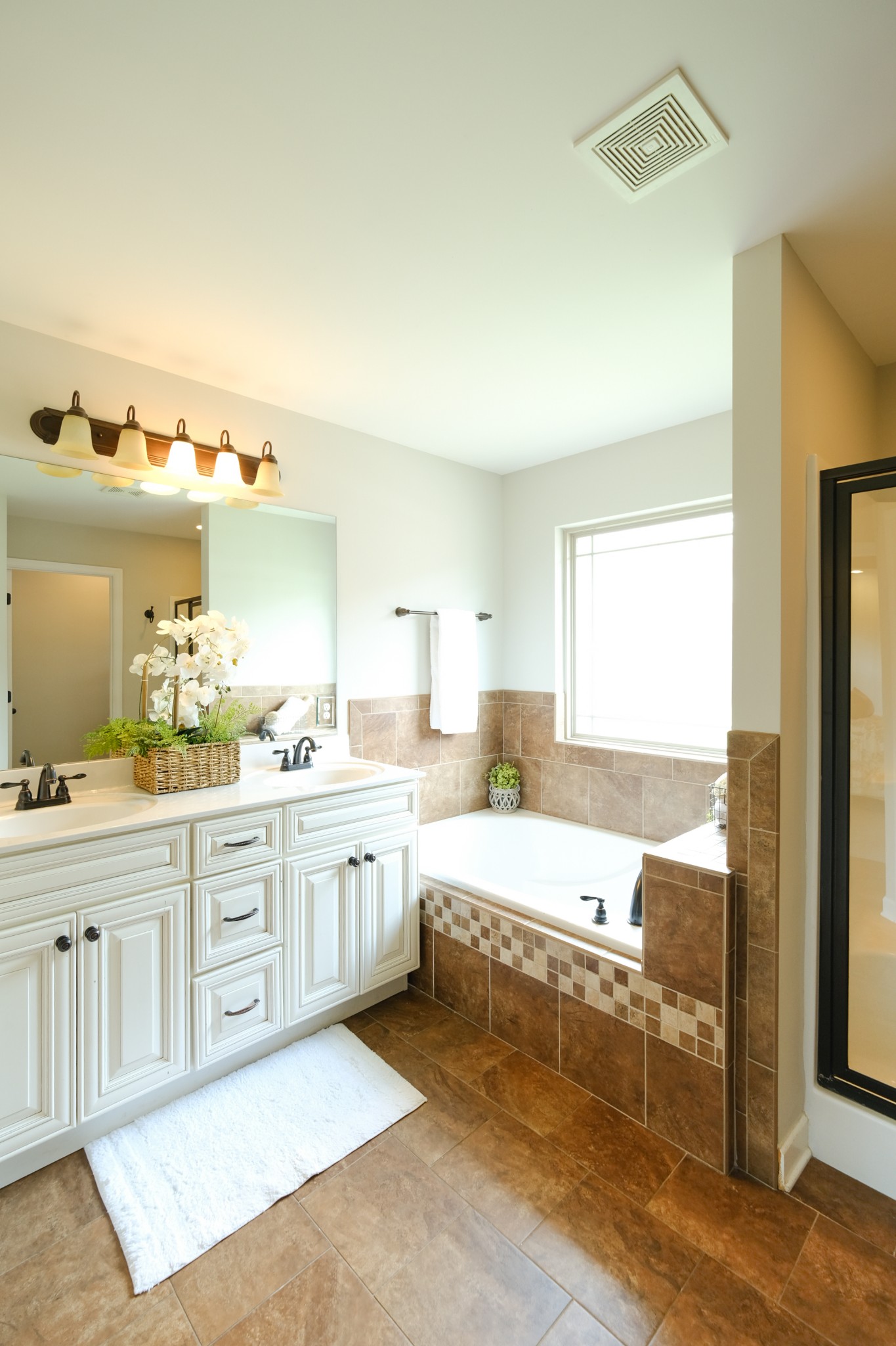 221 Abbey Road Lebanon, TN 37090 - Photo 19 of 36 a large bathroom with a large tub and sink