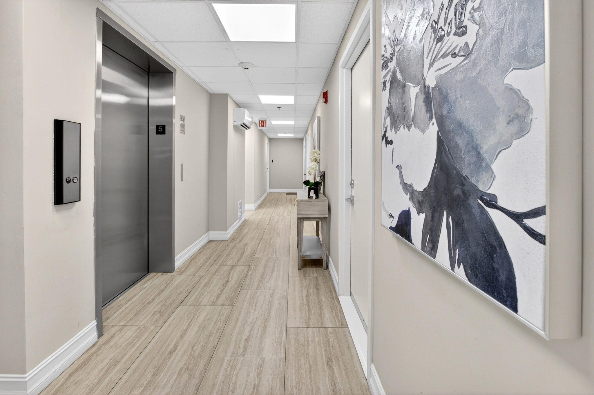 950 De Soto Road, Unit 5A Boca Raton, FL 33432 - Photo 62 of 98 a view of a hallway with wooden floor and staircase