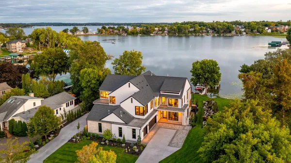 $3,850,000 | 4469 Lafayette Lane, Spring Park, MN 55384