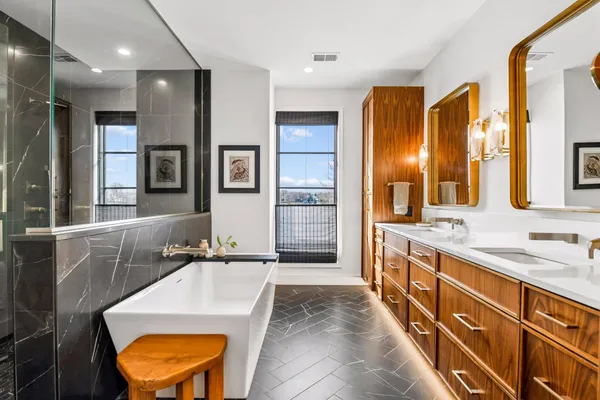 $3,850,000 | 4469 Lafayette Lane, Spring Park, MN 55384