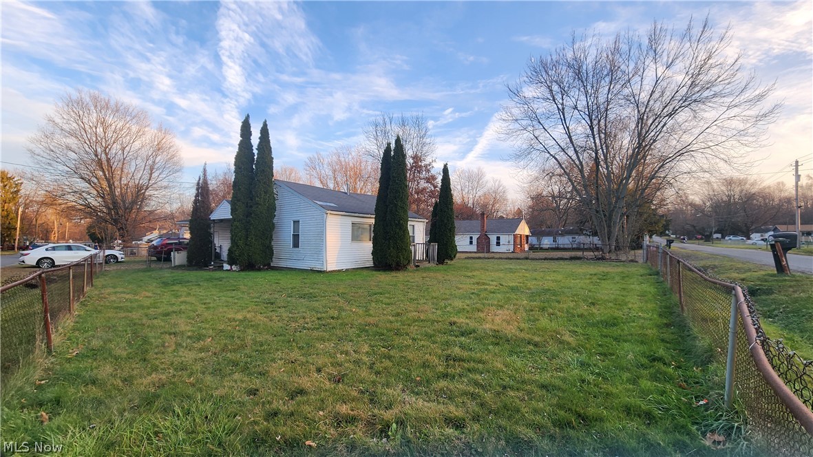 901 Abington Road Akron, OH 44312 - Photo 2 of 14