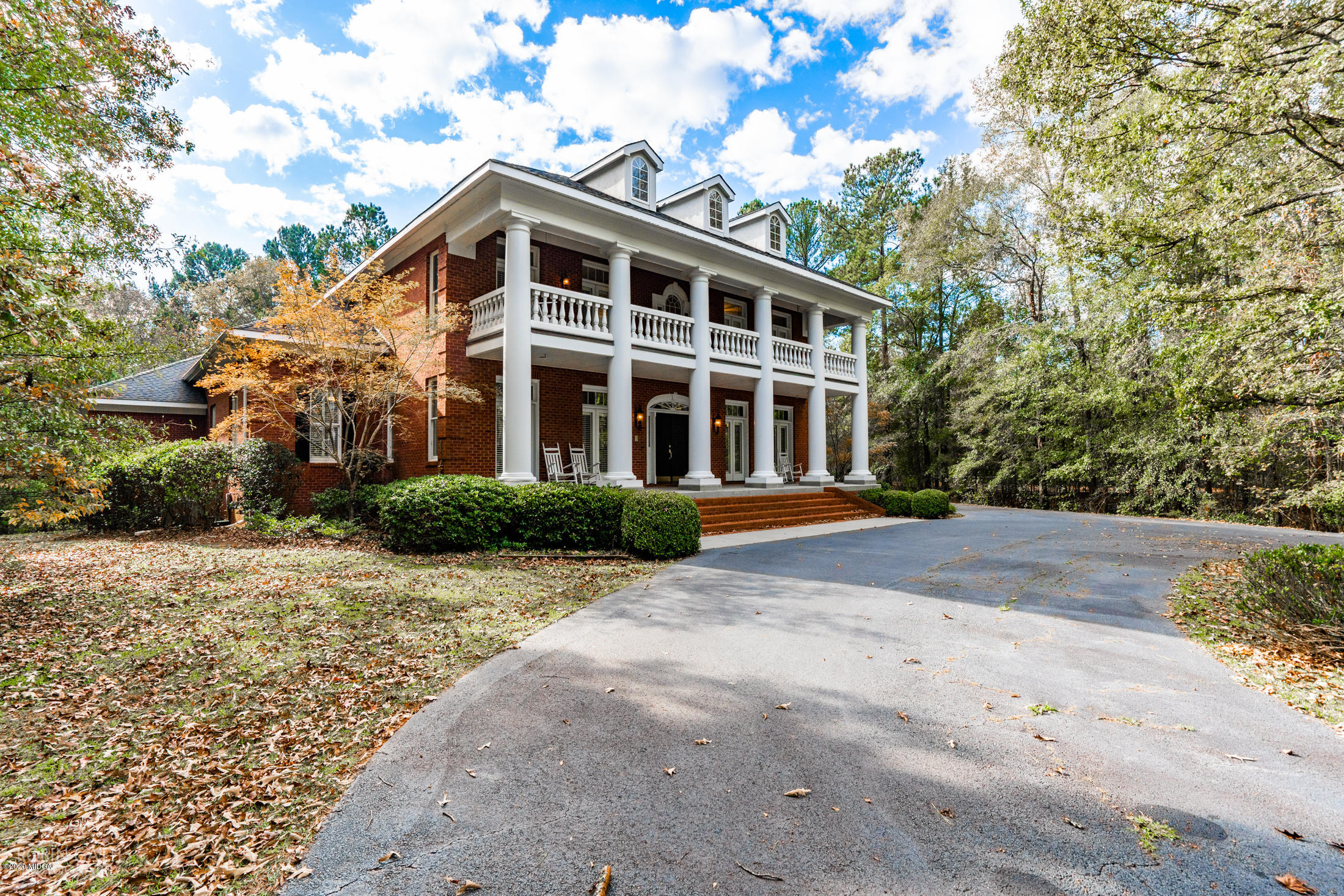 6356 New Forsyth Road Macon, GA 31210 - Photo 4 of 52 a front view of a house with a garden