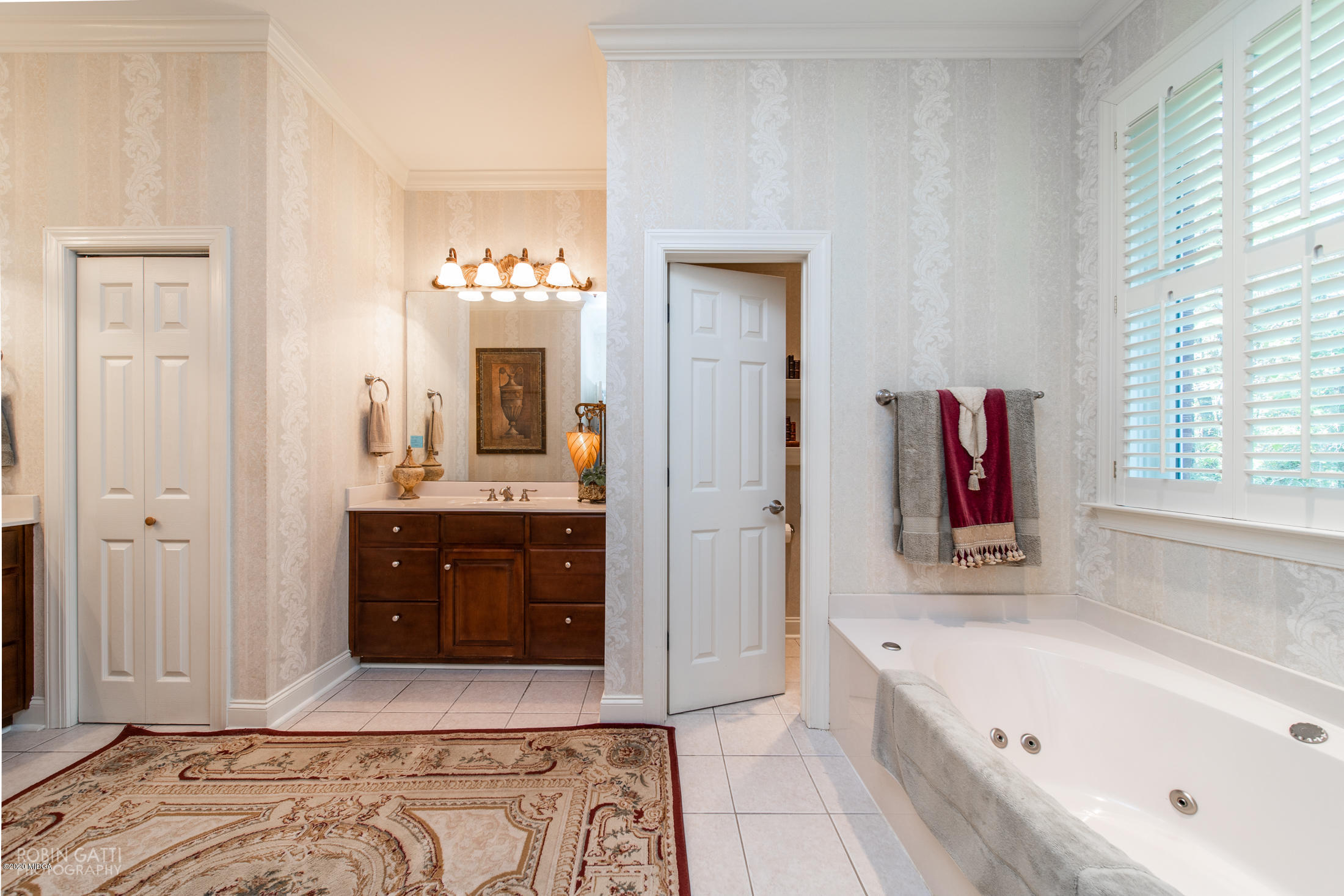 6356 New Forsyth Road Macon, GA 31210 - Photo 32 of 52 a spacious bathroom with a tub sink and mirror