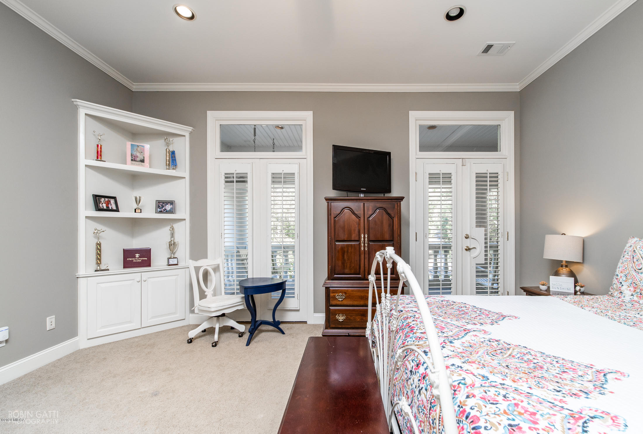 6356 New Forsyth Road Macon, GA 31210 - Photo 41 of 52 a view of a livingroom with workspace and a flat screen tv