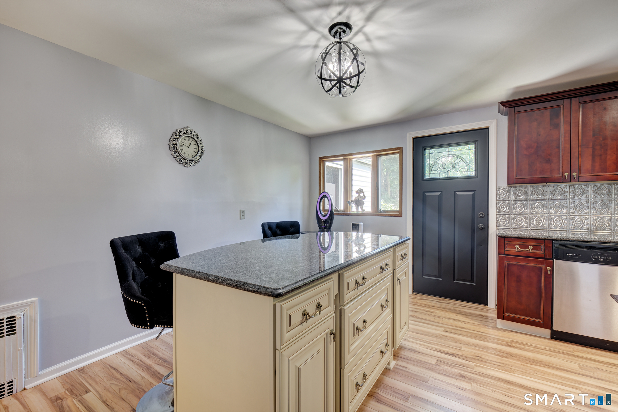 236 Ridgewood Road West Hartford, CT 06107 - Photo 9 of 35 Gallery Image 9