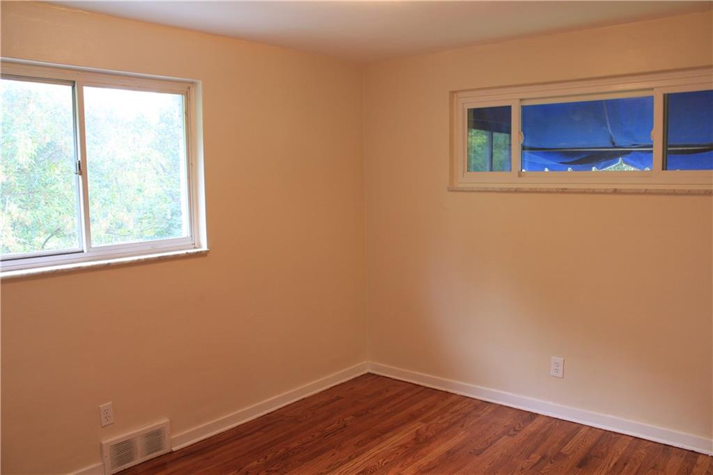 971 Roland Road Pittsburgh, PA 15221 - Photo 12 of 22 Gallery Image 12