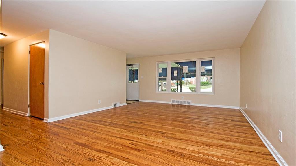 971 Roland Road Pittsburgh, PA 15221 - Photo 4 of 22 Gallery Image 4