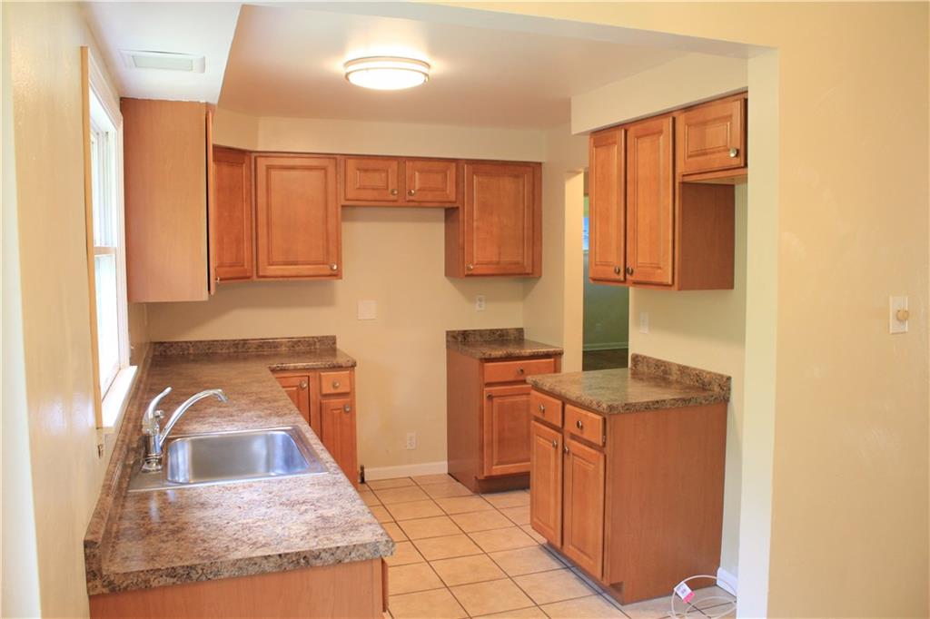 971 Roland Road Pittsburgh, PA 15221 - Photo 8 of 22 Gallery Image 8