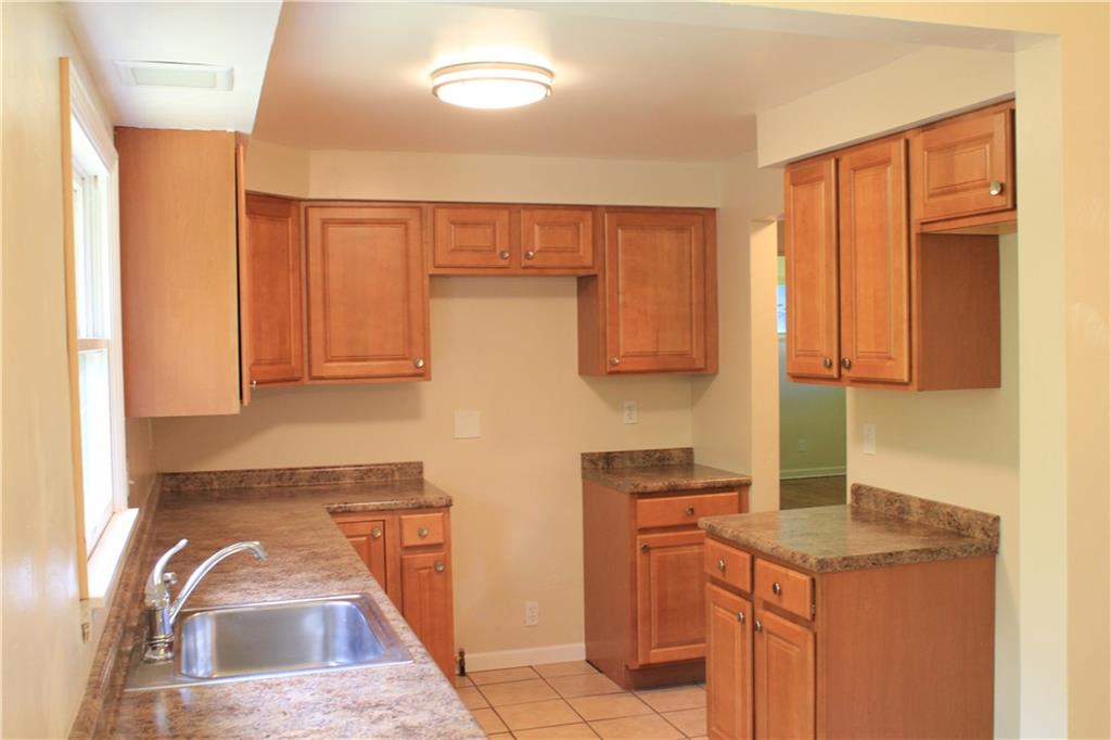 971 Roland Road Pittsburgh, PA 15221 - Photo 9 of 22 Gallery Image 9