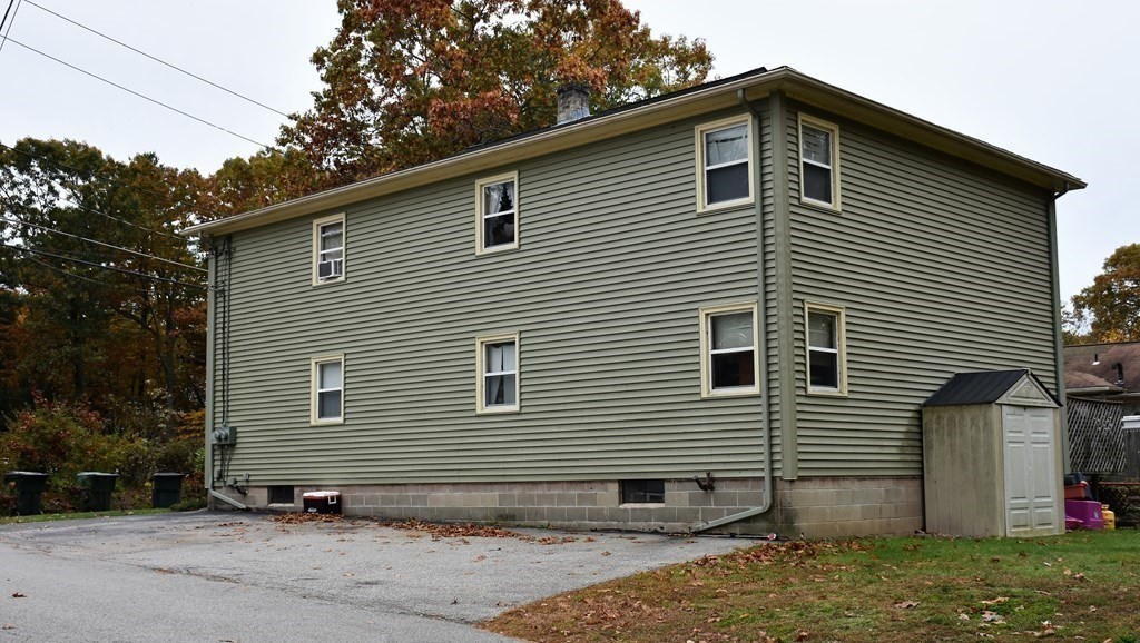 142 Killdeer Road Webster, MA 01570 - Photo 4 of 24 a front view of a house