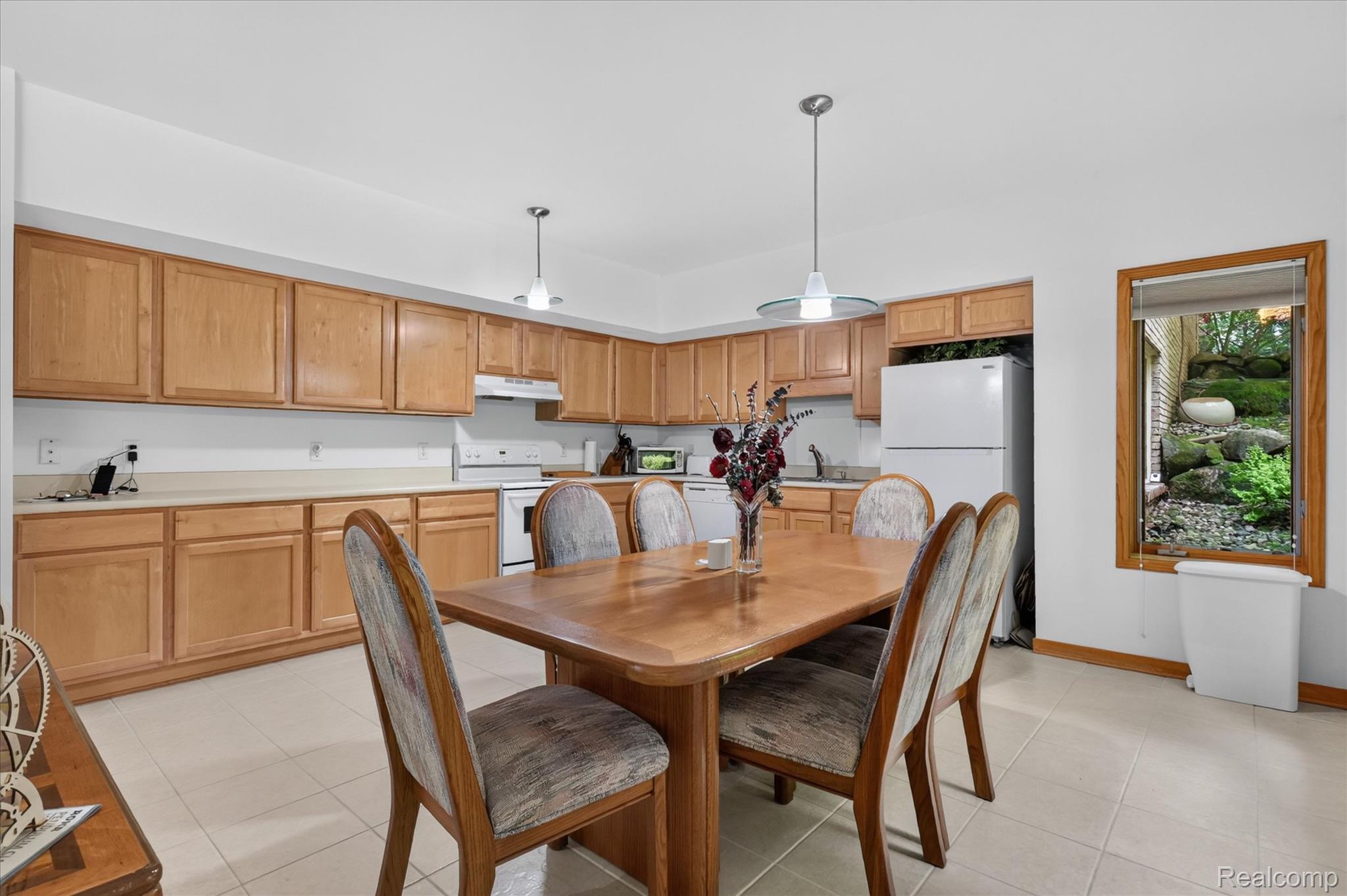 5388 Hartland Road Fenton, MI 48430 - Photo 38 of 74 37-5388-Hartland-Rd-WindowStill.jpg