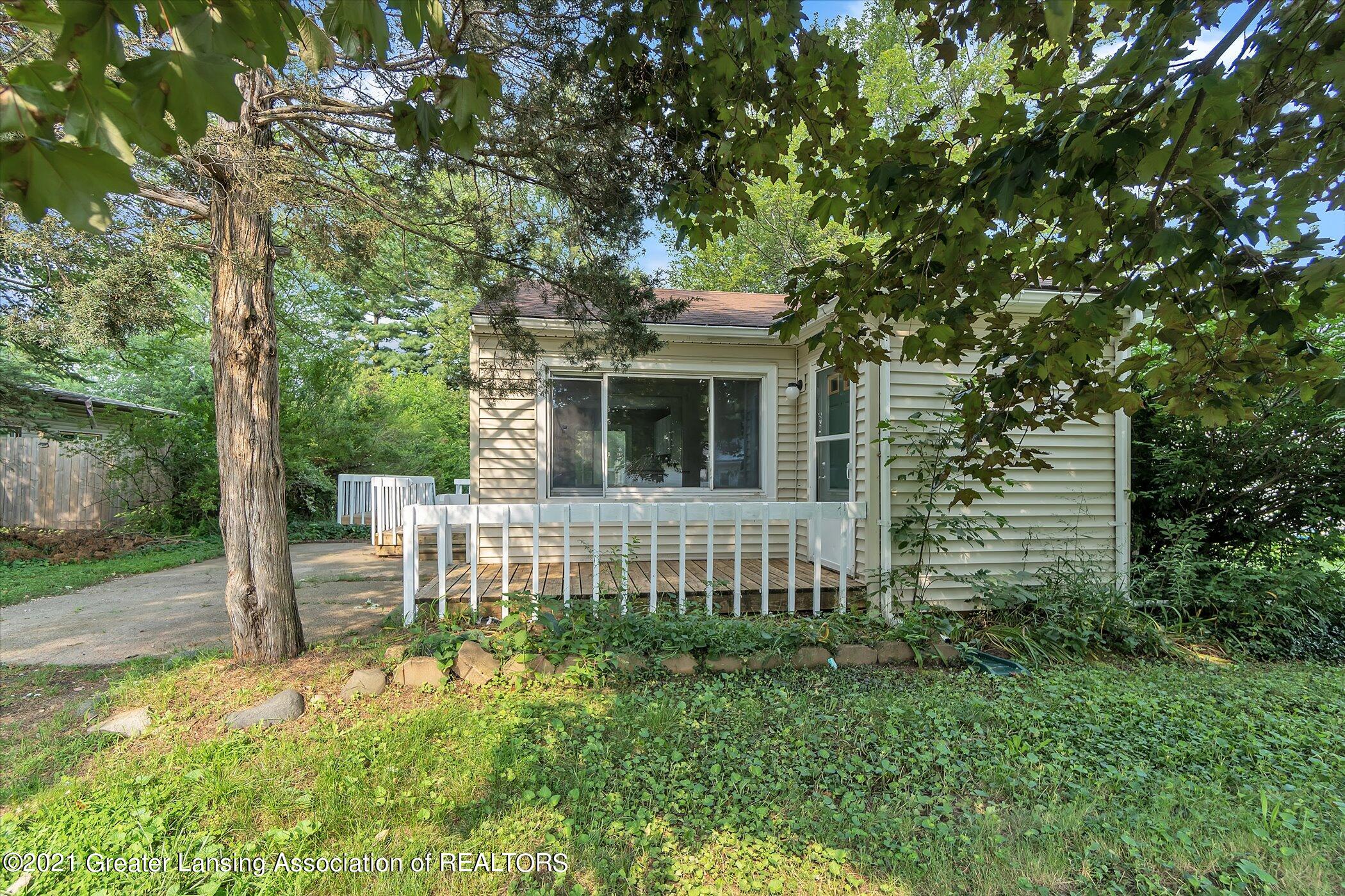6532 Sommerset Road Lansing, MI 48911 - Photo 3 of 37 03-6532-Sommerset-Rd-WindowStill-Real-Es
