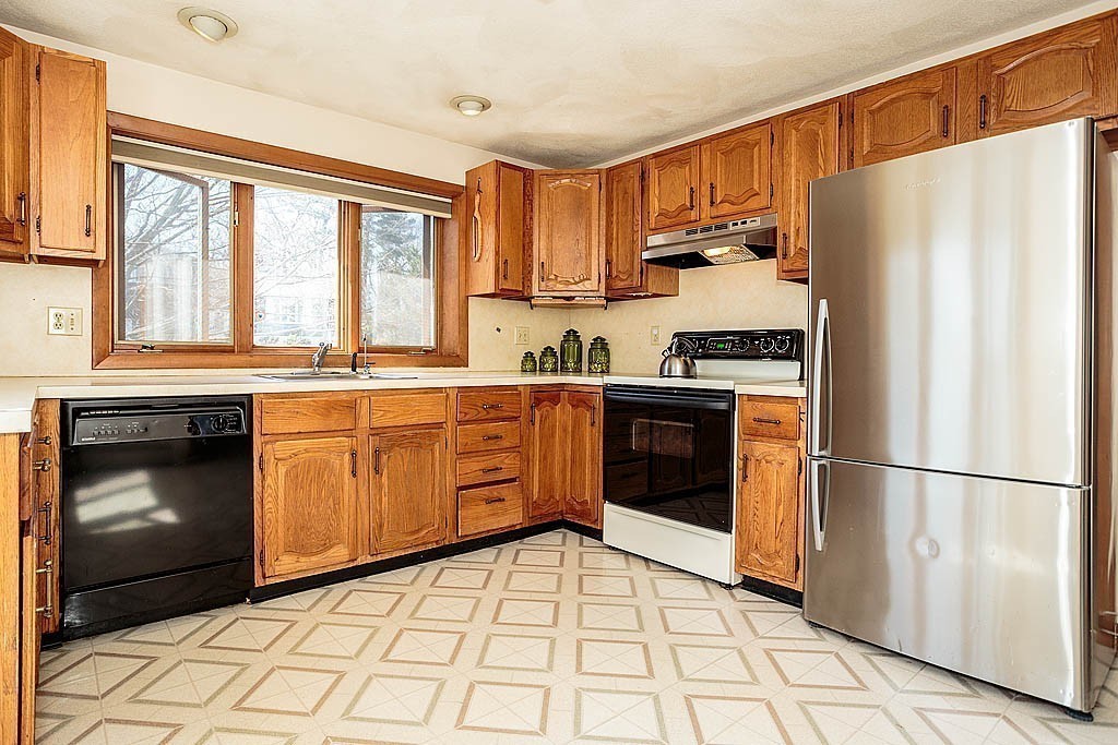 6 Overlook Road Stoneham, MA 02180 - Photo 5 of 30 Gallery Image 5