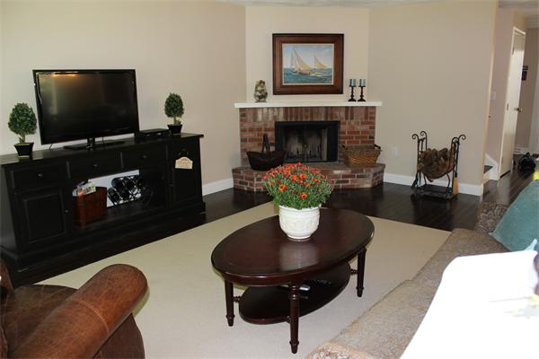 73 Spring Street, Unit 6 Medfield, MA 02052 - Photo 3 of 12 Gallery Image 3