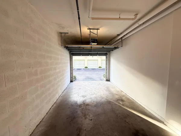 $2,400 | 6942 West Sample Road, Unit 6942, Pompano Beach, FL 33063