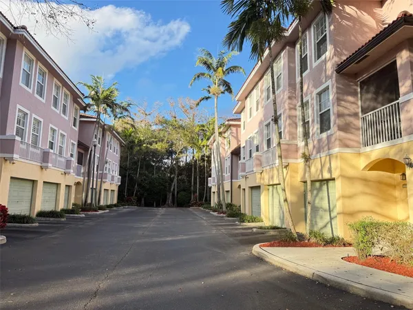 $2,500 | 6942 West Sample Road, Unit 6942, Pompano Beach, FL 33063