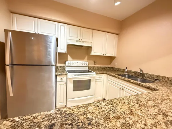 $2,400 | 6942 West Sample Road, Unit 6942, Pompano Beach, FL 33063