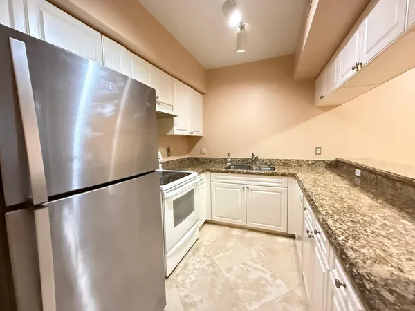 $2,500 | 6942 West Sample Road, Unit 6942, Pompano Beach, FL 33063