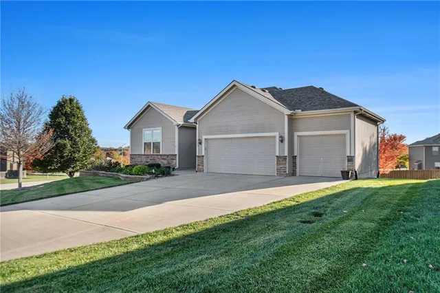 $465,000 | 1322 Rock Creek Court, Lansing, KS 66043