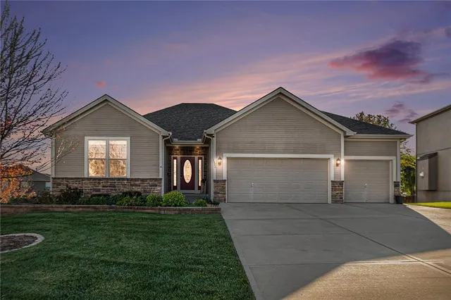 $465,000 | 1322 Rock Creek Court, Lansing, KS 66043