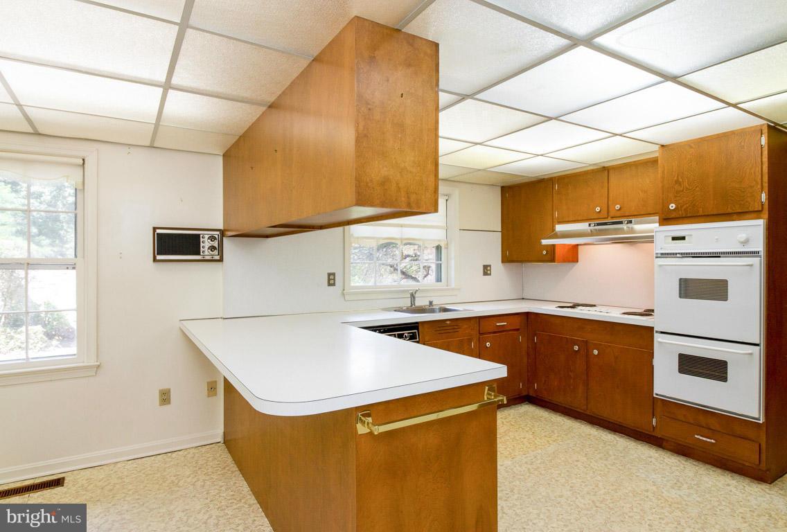 6033 Chesterbrook Road McLean, VA 22101 - Photo 5 of 24 a kitchen that has a sink and a stove in it