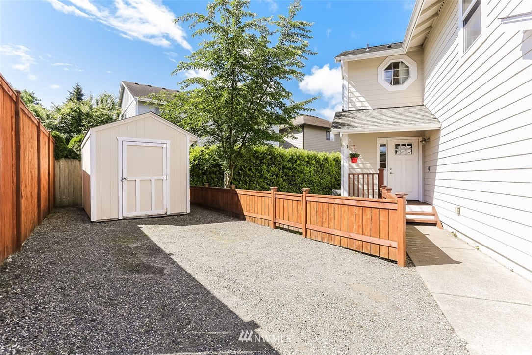 3915 Meadow Avenue North Renton, WA 98056 - Photo 3 of 30 Gallery Image 3