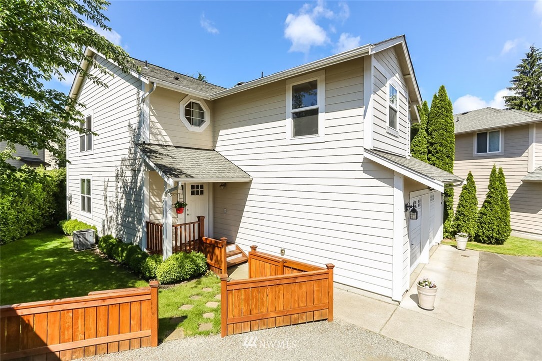 3915 Meadow Avenue North Renton, WA 98056 - Photo 4 of 30 Gallery Image 4