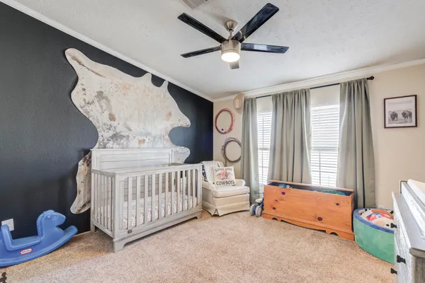 a view of backyard of the house