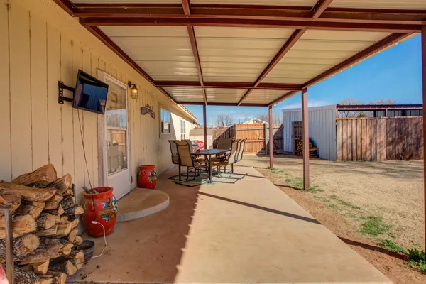 $225,000 | 1328 N Avenue, Tahoka, TX 79373
