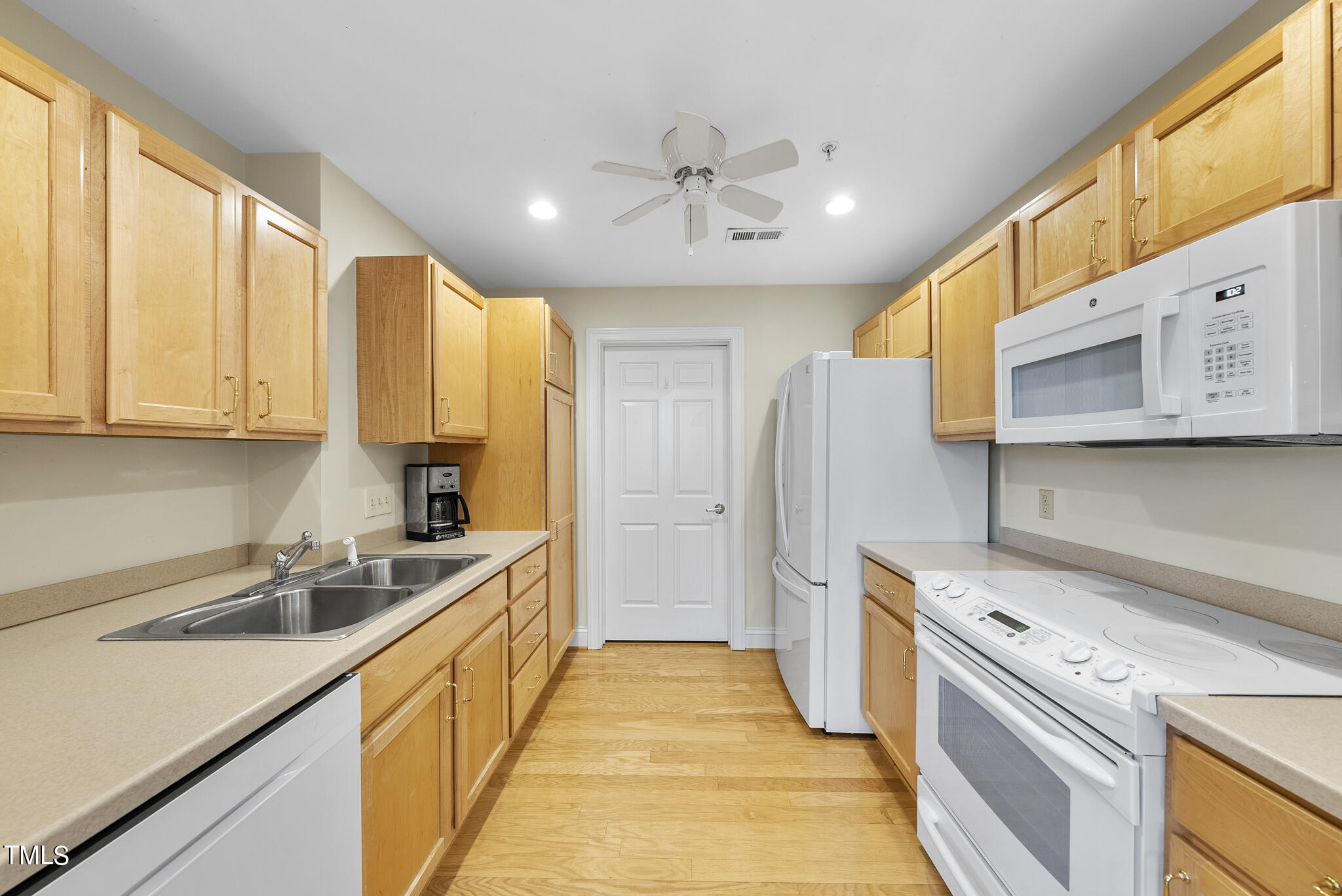 429 Cedar Club Circle Chapel Hill, NC 27517 - Photo 10 of 21 DSC02953