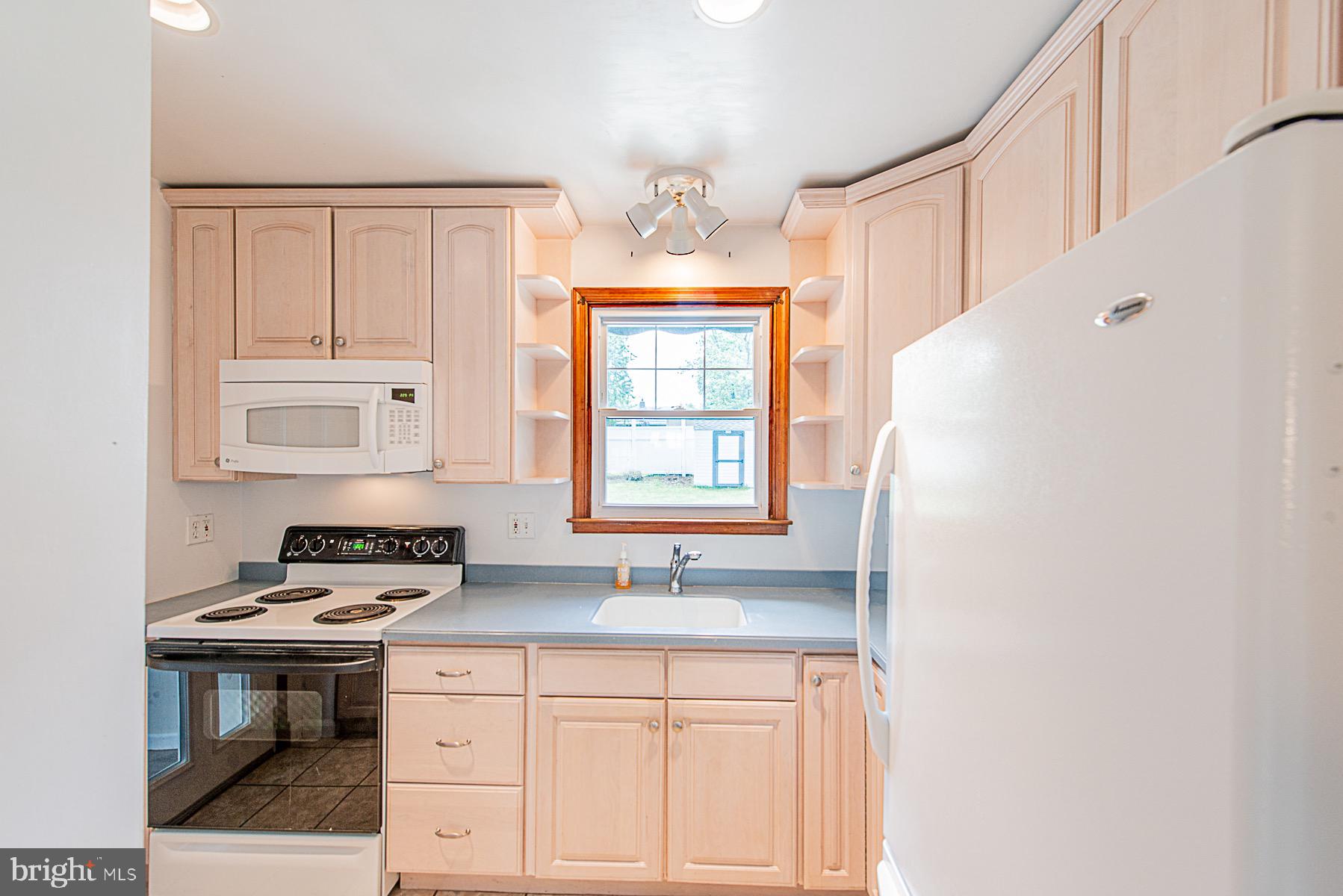 8024 Ridgely Oak Road Baltimore, MD 21234 - Photo 10 of 28