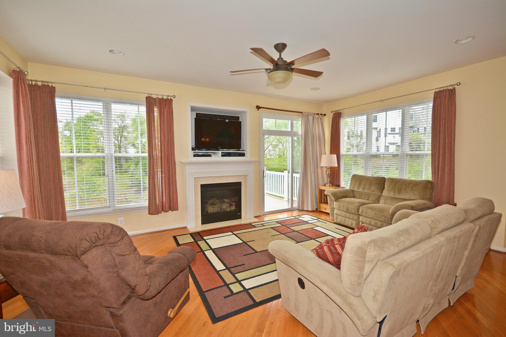9101 Ribbon Falls Loop Bristow, VA 20136 - Photo 5 of 21 Family Room