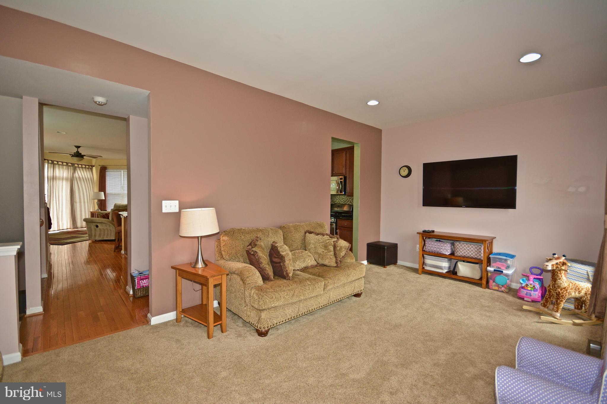 9101 Ribbon Falls Loop Bristow, VA 20136 - Photo 7 of 21 Living Room