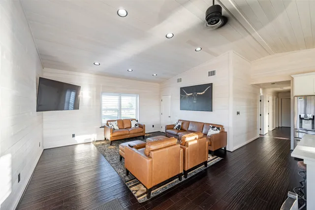 $1,049,000 | 17047 State Highway West, Goliad, TX 77963