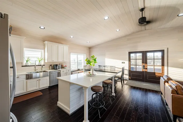 $1,049,000 | 17047 State Highway West, Goliad, TX 77963