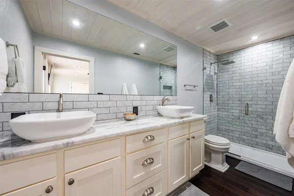 $1,049,000 | 17047 State Highway West, Goliad, TX 77963