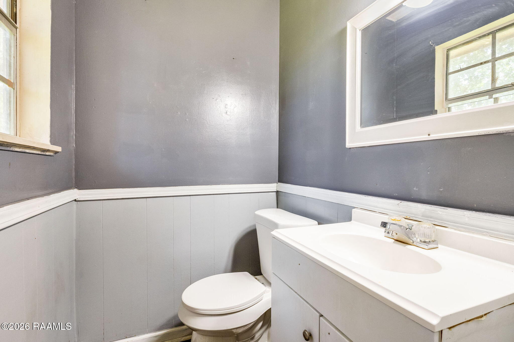 219 Hammond Road Lafayette, LA 70501 - Photo 10 of 11 219 Hammond half bath