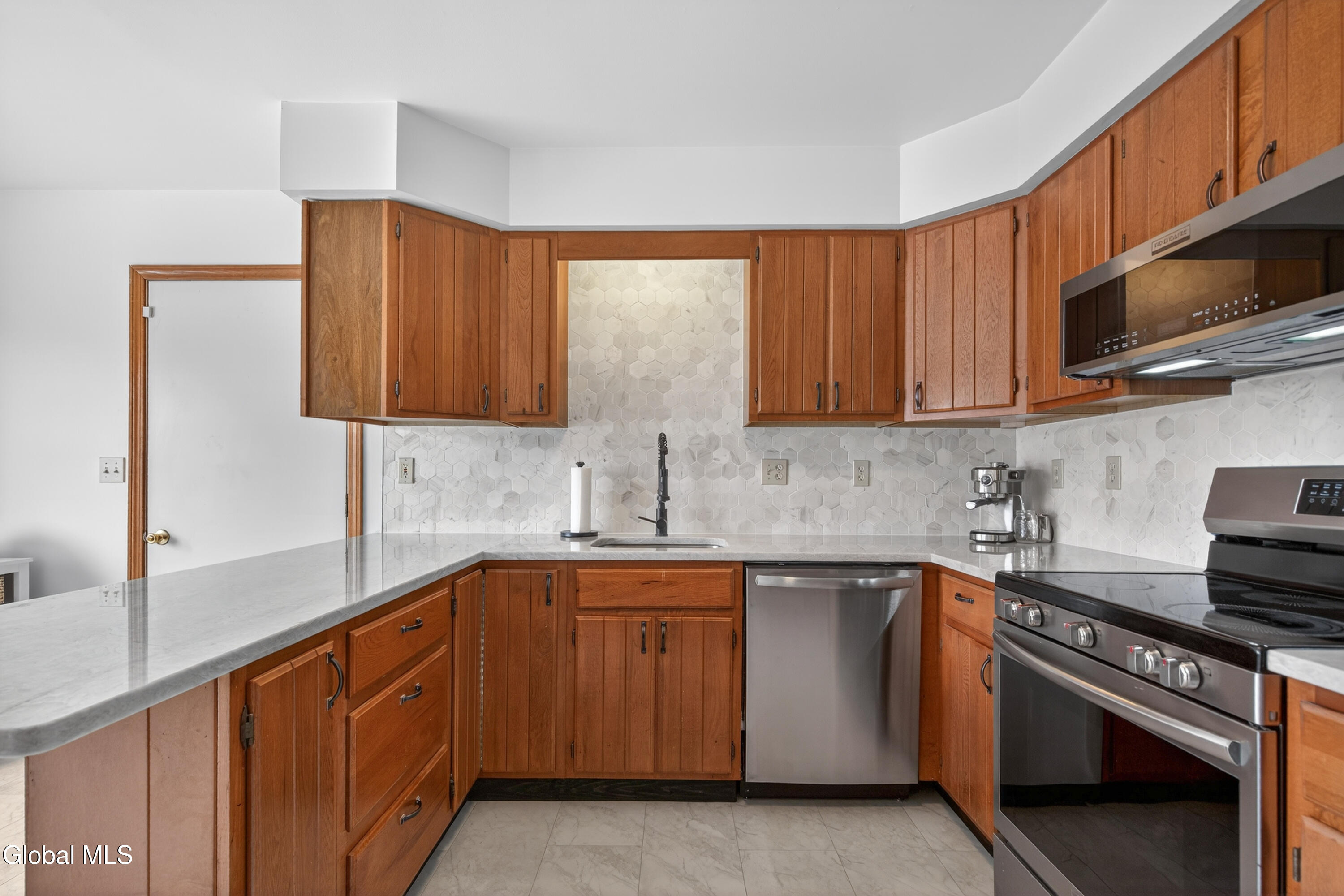 25 Raven Way Cossayuna, NY 12823 - Photo 13 of 40 35-25 RAVEN-6