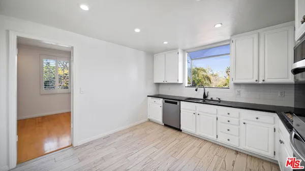 $5,500 | 200 North Almont Drive, Unit 302, Beverly Hills, CA 90211