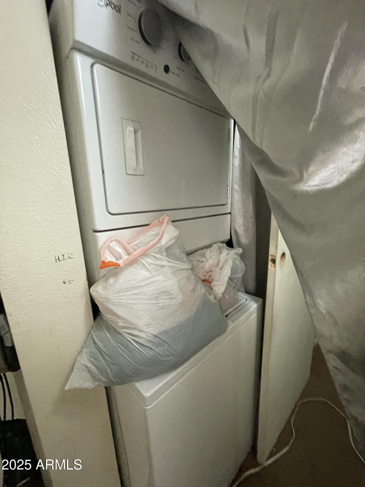 2822 East Kathleen Road Phoenix, AZ 85032 - Photo 28 of 30 a utility room with dryer and washer