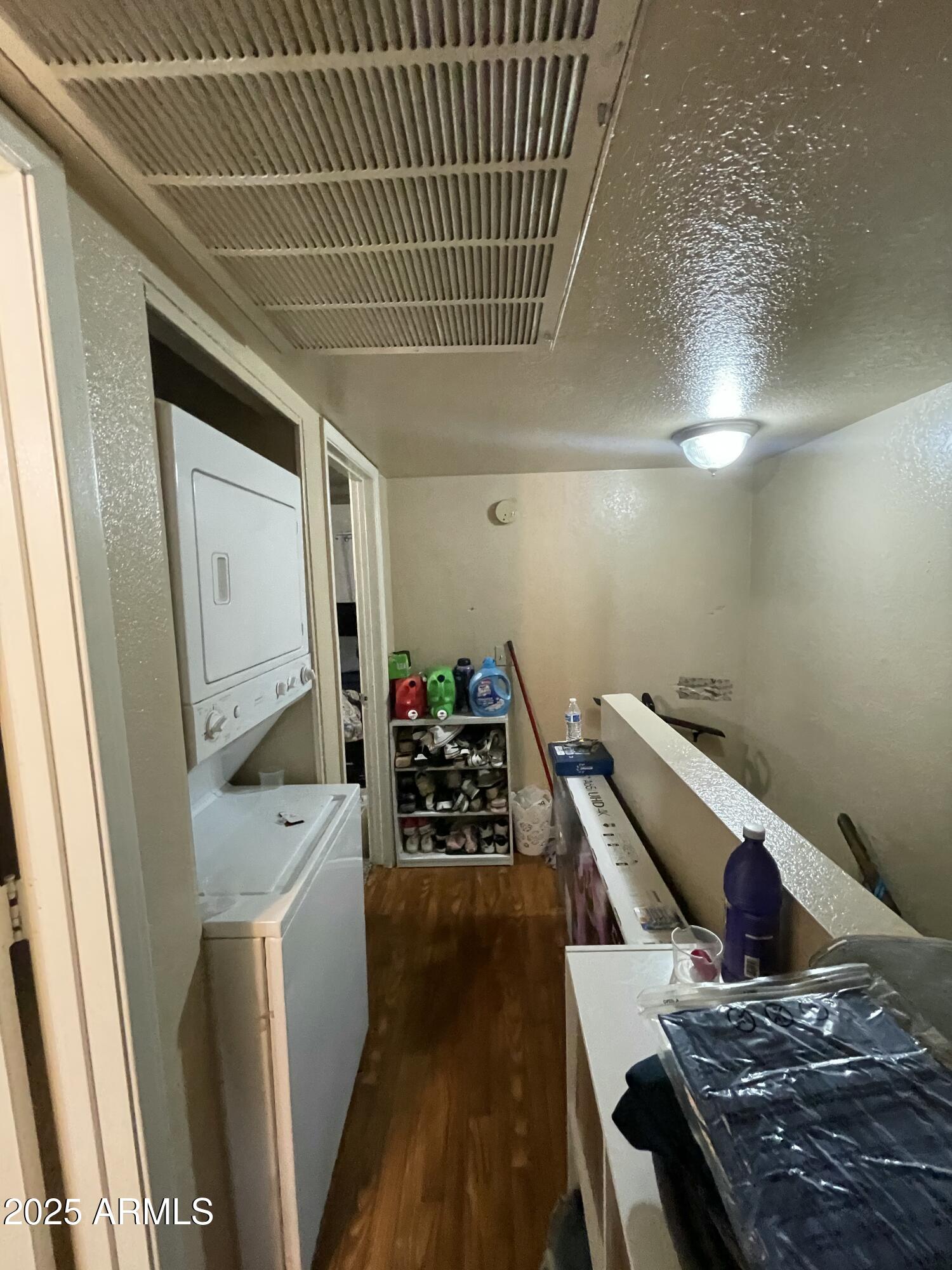 2822 East Kathleen Road Phoenix, AZ 85032 - Photo 8 of 30 a view of a livingroom with furniture