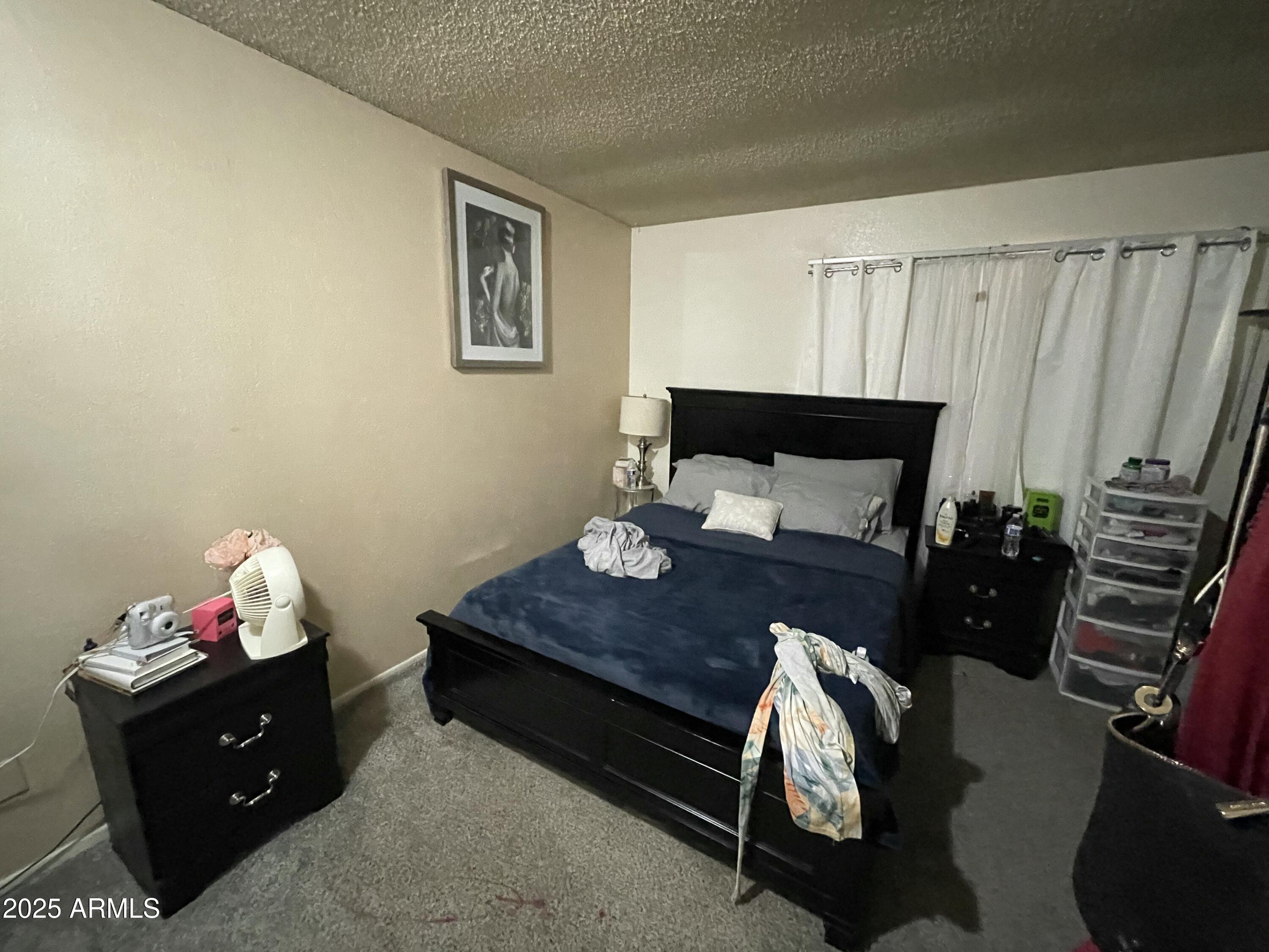 2822 East Kathleen Road Phoenix, AZ 85032 - Photo 10 of 30 a living room with furniture