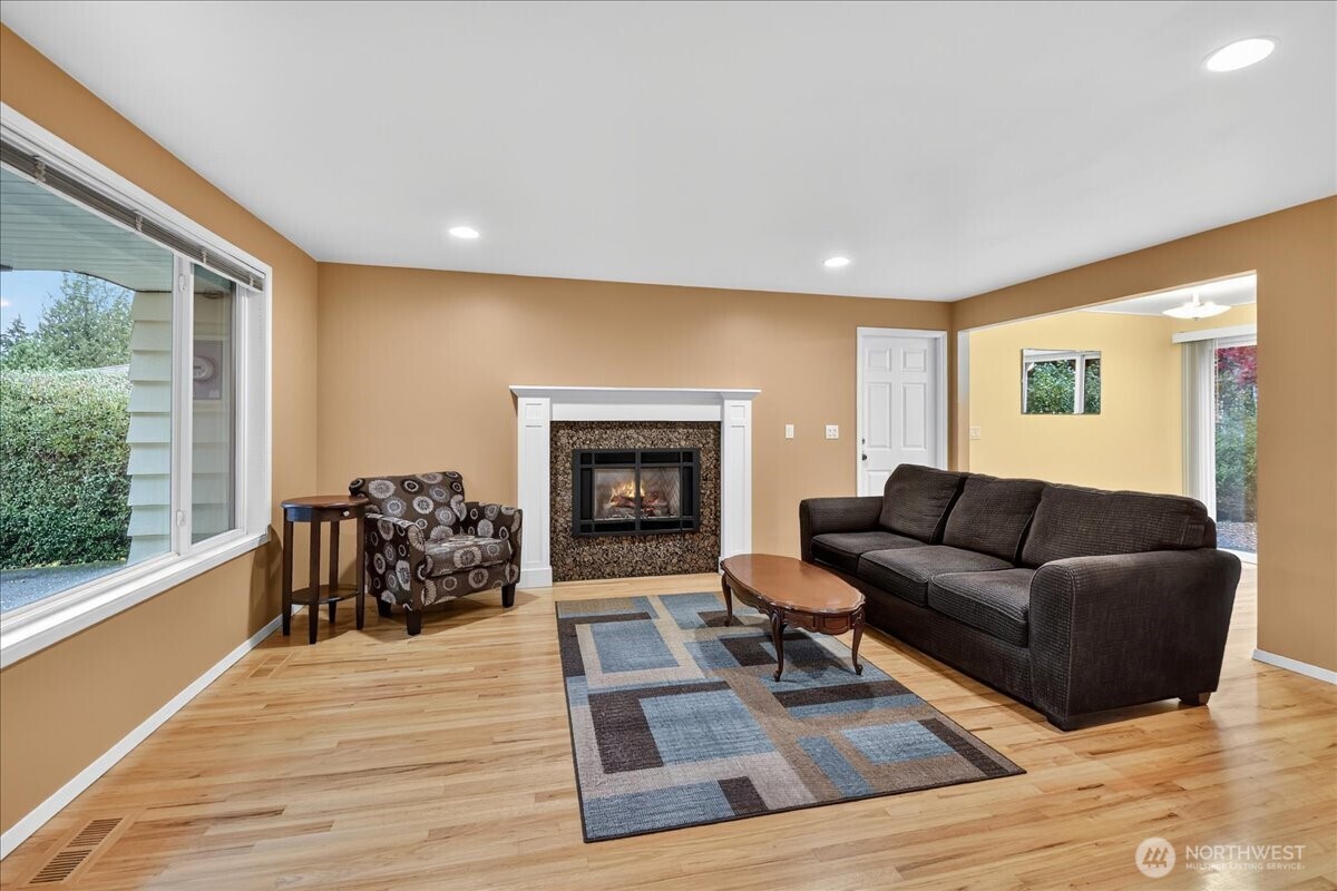 20721 81st Avenue West Edmonds, WA 98026 - Photo 2 of 25 a living room with furniture and a fireplace