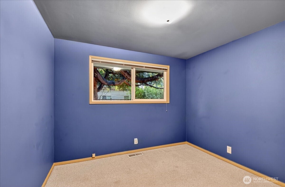 20721 81st Avenue West Edmonds, WA 98026 - Photo 21 of 25 a view of empty room with front door