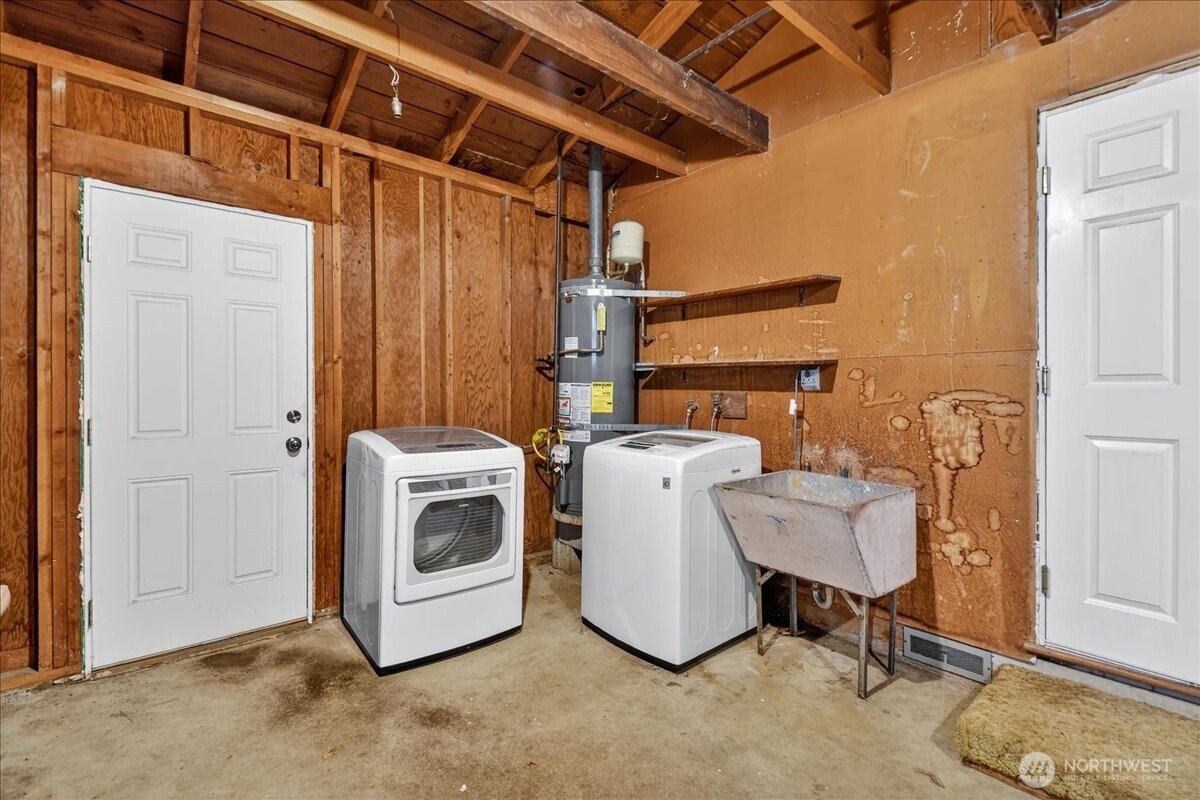 20721 81st Avenue West Edmonds, WA 98026 - Photo 23 of 25 a utility room with dryer and washer