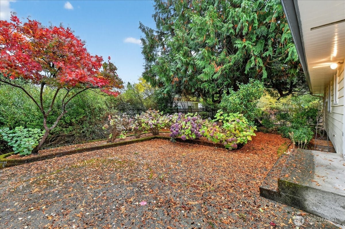 20721 81st Avenue West Edmonds, WA 98026 - Photo 24 of 25 a backyard of a house with a yard and outdoor seating