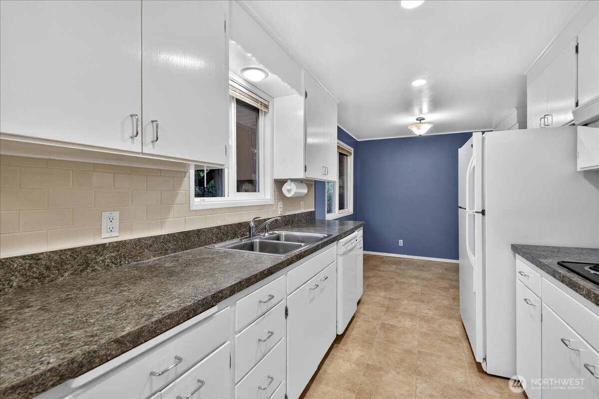 20721 81st Avenue West Edmonds, WA 98026 - Photo 7 of 25 a kitchen with granite countertop a sink stove and refrigerator