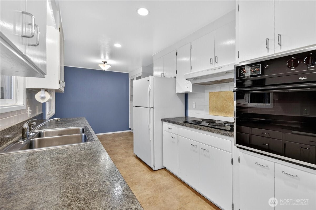 20721 81st Avenue West Edmonds, WA 98026 - Photo 8 of 25 a kitchen with granite countertop a sink stainless steel appliances and cabinets