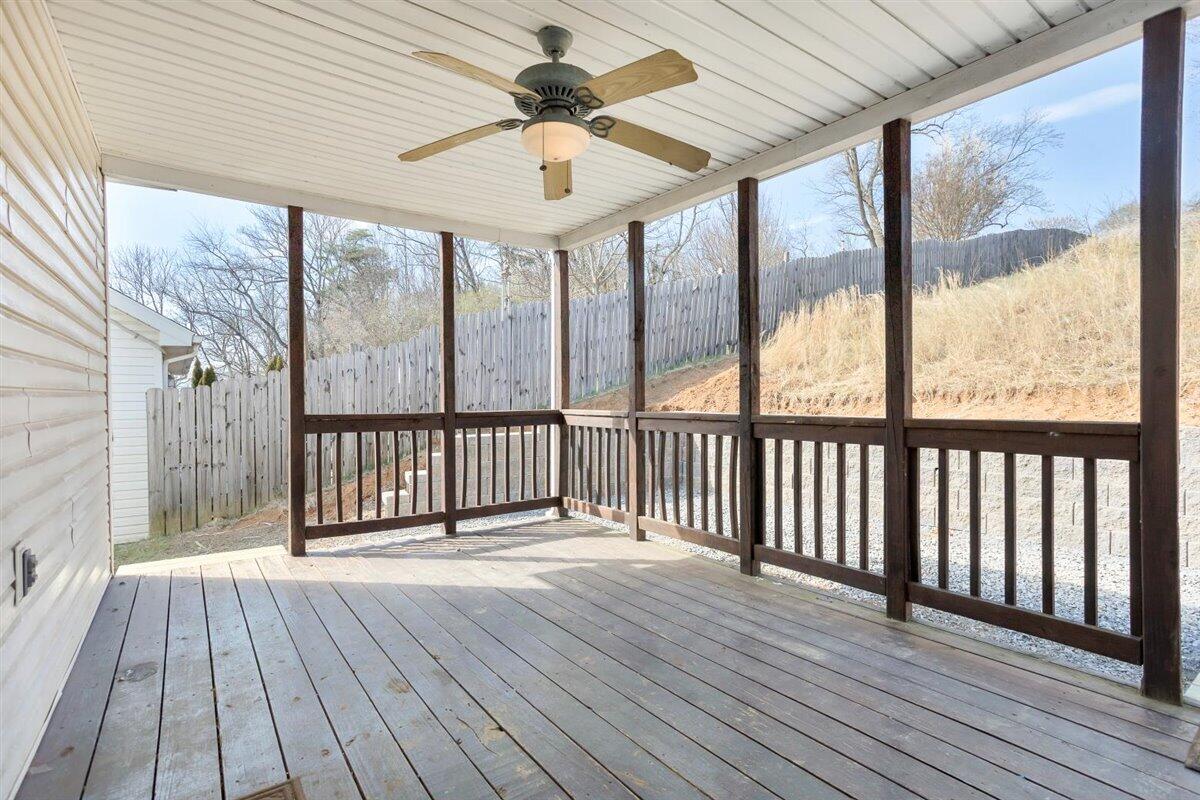 340 Raleigh Avenue Vinton, VA 24179 - Photo 12 of 29 Great outdoor Living space