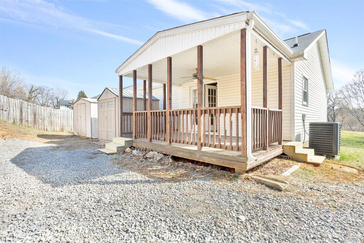 340 Raleigh Avenue Vinton, VA 24179 - Photo 14 of 29 Covered porch